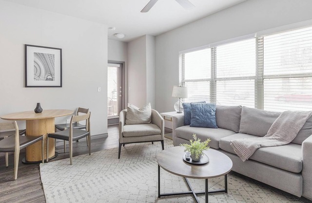 Landing | Stunning 2BD, Gym, Clubhouse