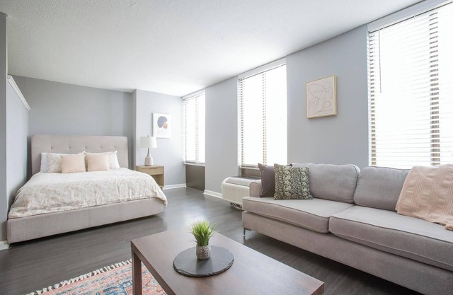 Landing | Stunning Studio, Pool, Gym