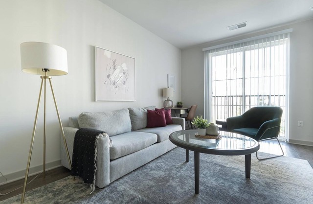 Landing | Stylish 1BD, Pool, Clubhouse
