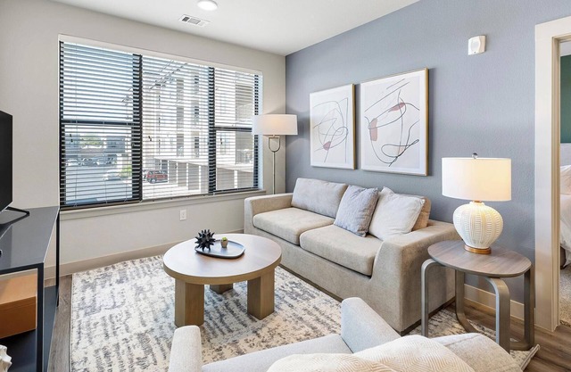 Landing | Stylish 1BD, Pool, Gym