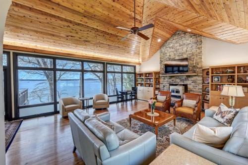 Landover Lodge by AvantStay Waterfront Dock