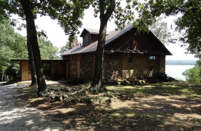 Lands End-Lakefront - Lakefront Huge Lake View On Private 8+ acres.
