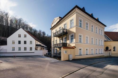 Landshut Zentrum 2 Parkplätze 100 Zoll TV Terrasse 6P