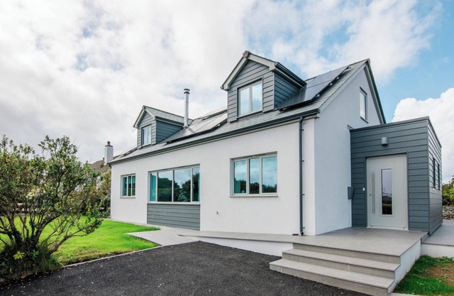 LANESEND, family friendly, with open fire in St Agnes
