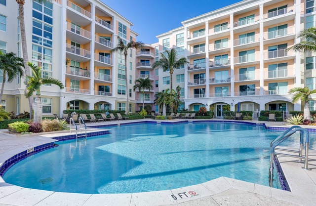 Lantana Condo w/Balcony: 11 Mi to Palm Beach!