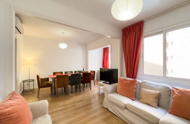 Large 3-bedroom apartment just minutes from the city center