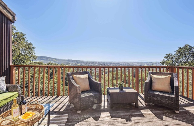 Large 1BR with Loft & Amazing Views
