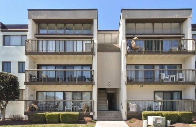 Large 2 Bedroom 2 bath condo featuring pool, tennis, WiFi, Picnic area w/grill