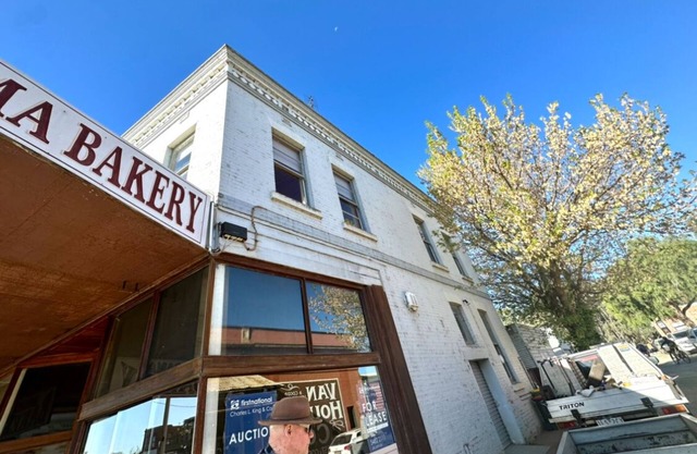 Large, 2 BR stable conversion (circa 1874) tucked in the heart of old town. 🍃