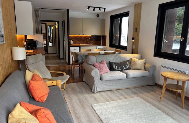 Large 2 roomed apartment with fantastic views centrally located