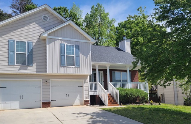 LARGE 3 BEDROOM 2 BATHS BEAUTIFUL PEACEFUL HOME