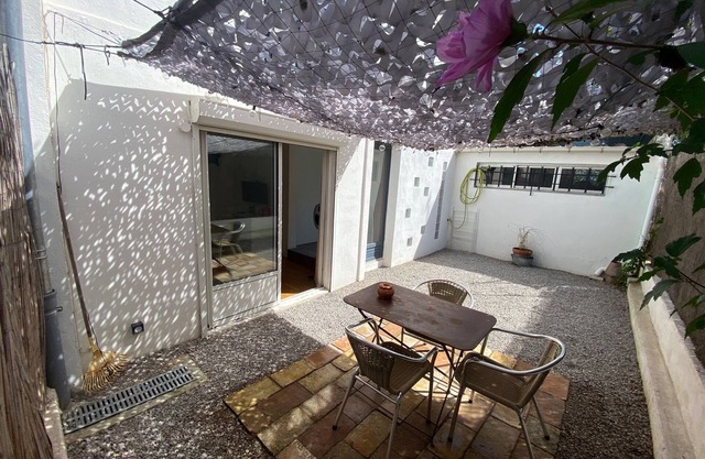 Large 38m2 studio + 25m2 courtyard including Netflix