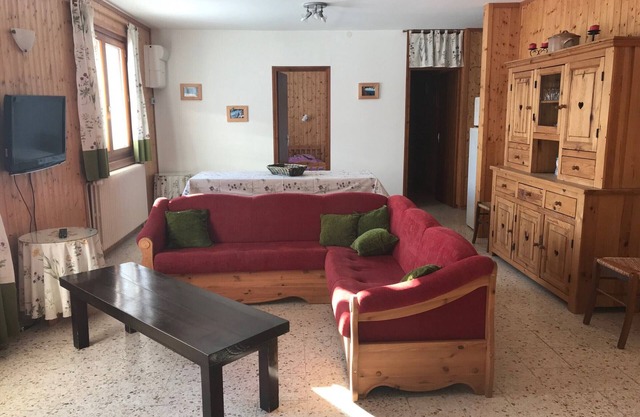 Large 5-bedroom apartment with WiFi and parking in Les Gets