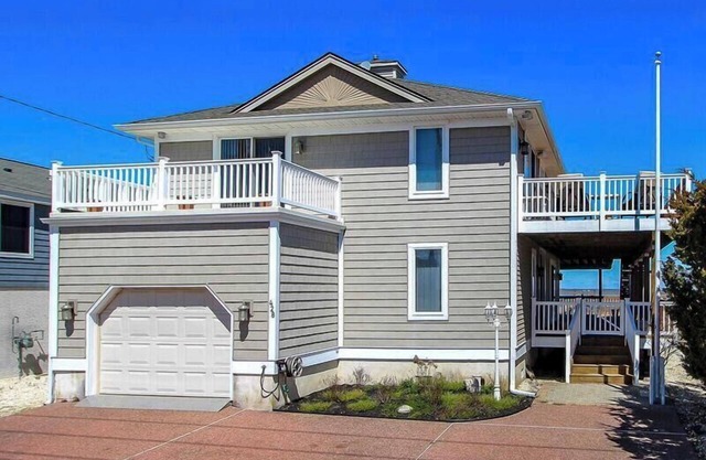 Large 5 bedroom Bayfront home with 180 degree unobscured views of the back bay