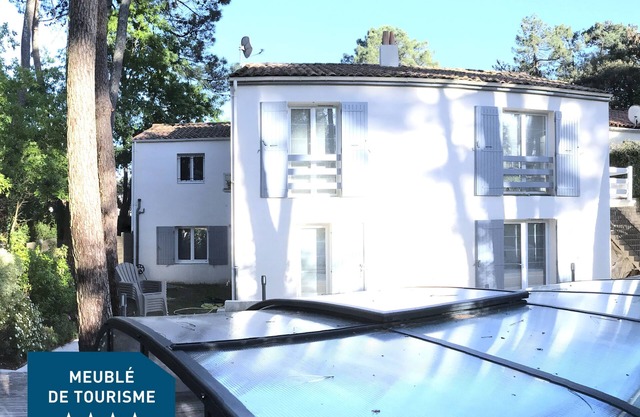 Large 5-bedroom villa, quiet location, private pool, close to shops and the sea