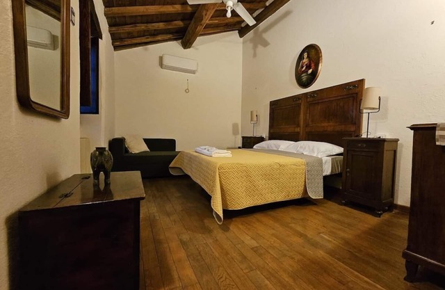 Large and beautiful apartment with a view in a farmhouse with swimming pool, sleeps 9