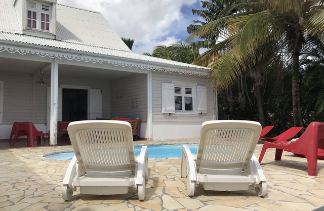 Large and beautiful villa - swimming pool - 2 steps from the beach
