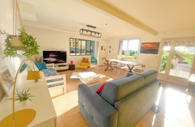 Large apartment in the heart of nature, close to the sea!