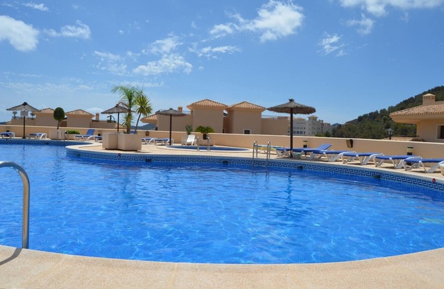 Large apartment on two floors, 2 balconies, free wifi, satellite TV