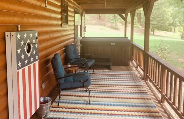 Large back porch with new hot tub, internet, pond, secluded, near glover river