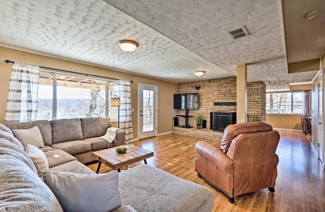 Large Beaver Lake Hideaway with Deck on 7 Acres!