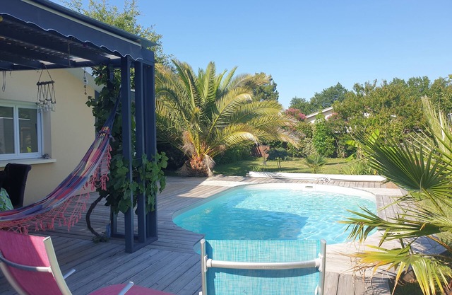 Large, bright house with pool and garden. Close to beaches-Arcachon basin