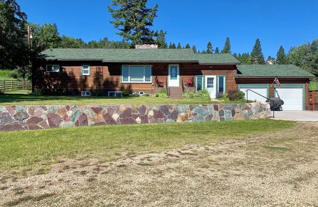 Large Cabin on Lolo Creek