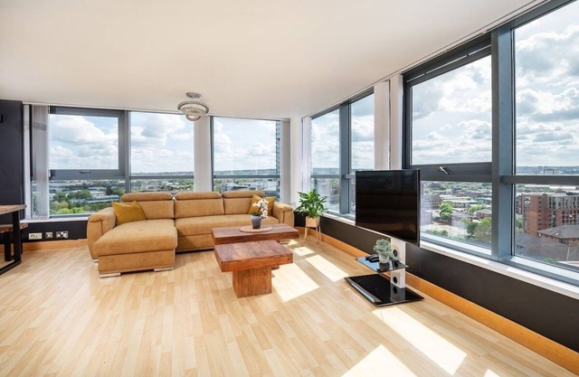 Large Central Penthouse in Leeds