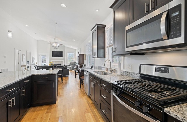 Large, Chef's Kitchen! Walk to Downtown, Breweries & the new Ecusta Trail