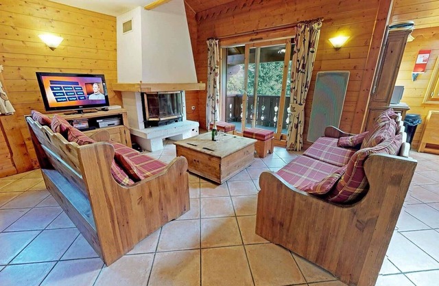 Large, comfortable apartment with easy-access to the slopes