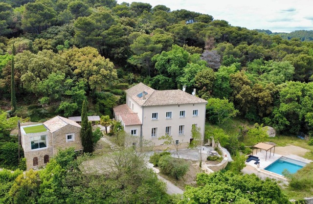 Large country house, heart of nature, 2 private swimming pools, panoramic view !