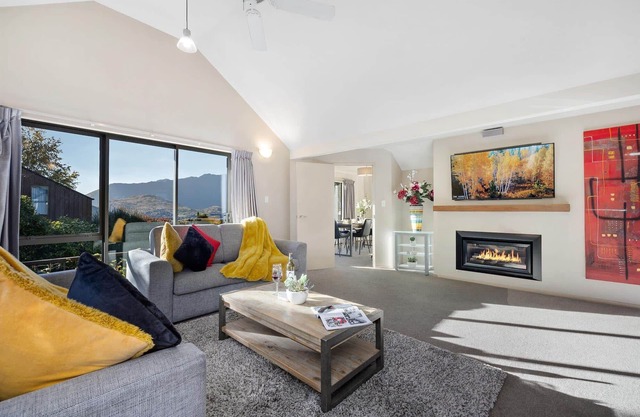 LARGE DISTINCTIVE AND SPACIOUS FAMILY HOME