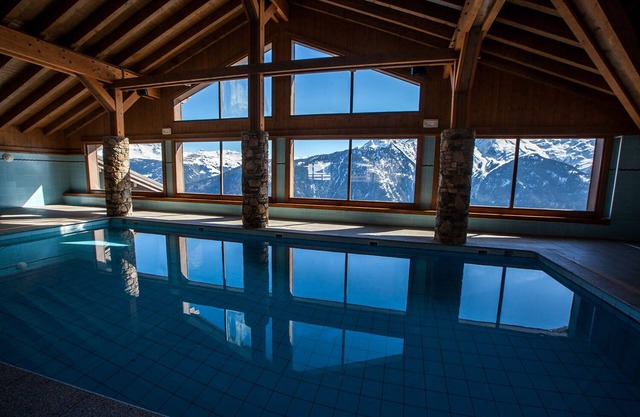LARGE DUPLEX 120 M2 IN MGM LUXURY CHALET WITH HEATED SWIMMING POOL 4 *