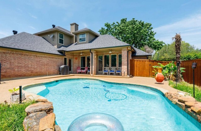 Large Executive Family Home with Pool near DFW Airport