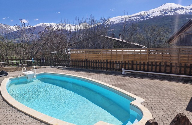 Large family home in the mountains with swimming pool