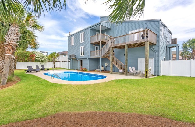 Large Families & Reunions Welcome. Gulf View Home with a Pool!