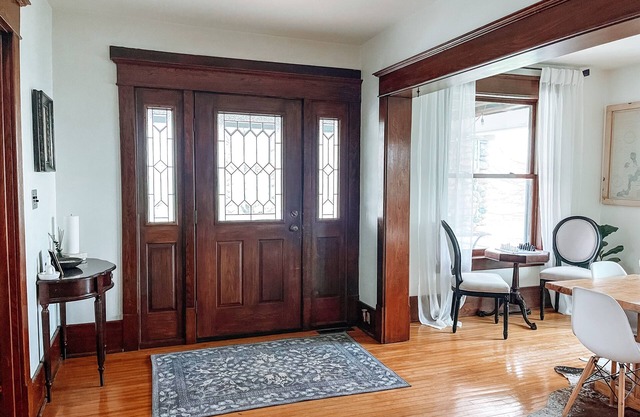 Large Farmhouse Near Horse Shows - 4 bedrooms - 2.5 baths, Sleeps 7-Plus