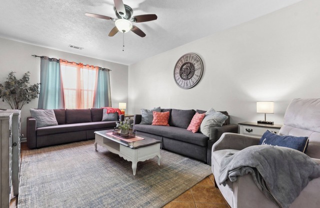 Large Groups & Pets Welcome Sleeps 12 w/Game Room