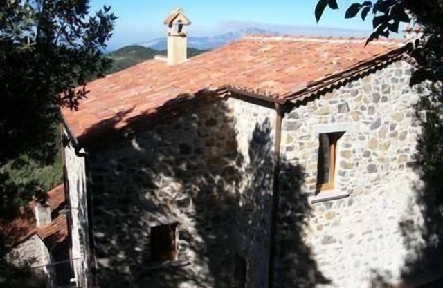 Large holiday flat with roof terrace and sea view