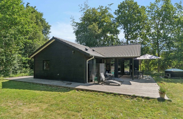 Large holiday home with hot tub by Vig Lyng