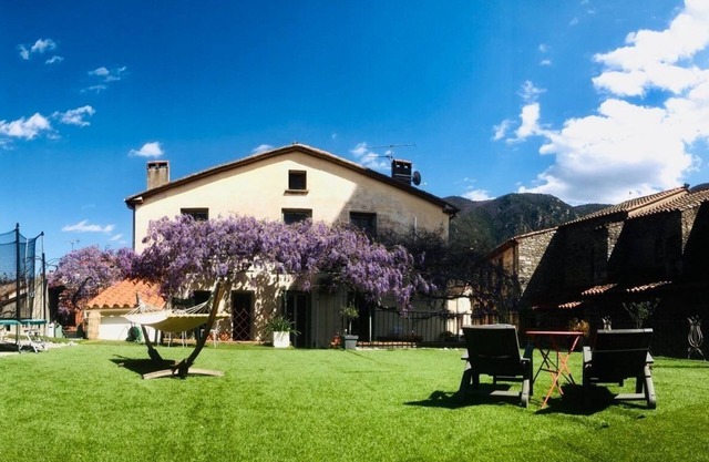 Large house (6 bedrooms) in the heart of a medieval village in Vallespir (Pyrenees)