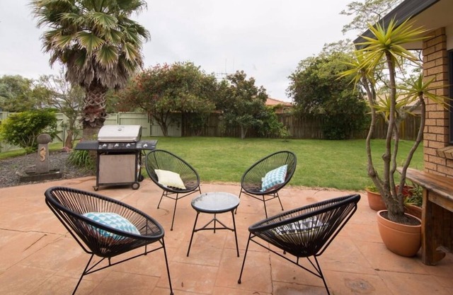 Large house big outdoor area, 4 min walk to beach