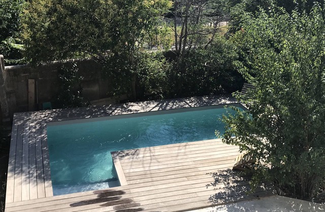 Large house, swimming pool. Between sea and creeks