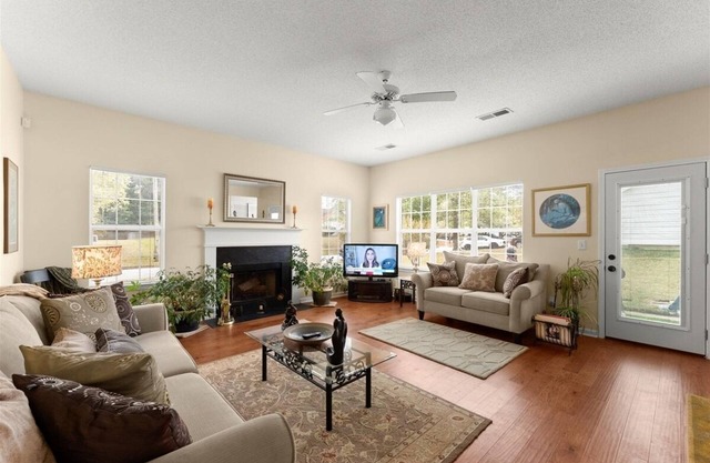 Large Lithonia Home With Office
