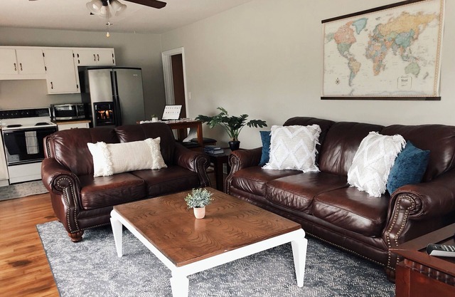 Large living area, Close to Lee University and Ocoee River