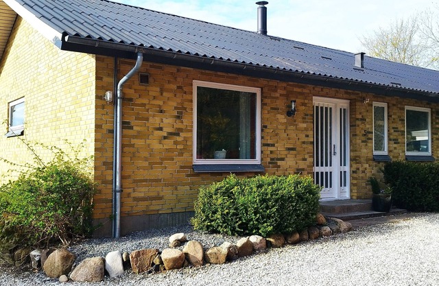 Large, lovely house of 290 m2 in Flate with 4 rooms, on beautiful garden plot.