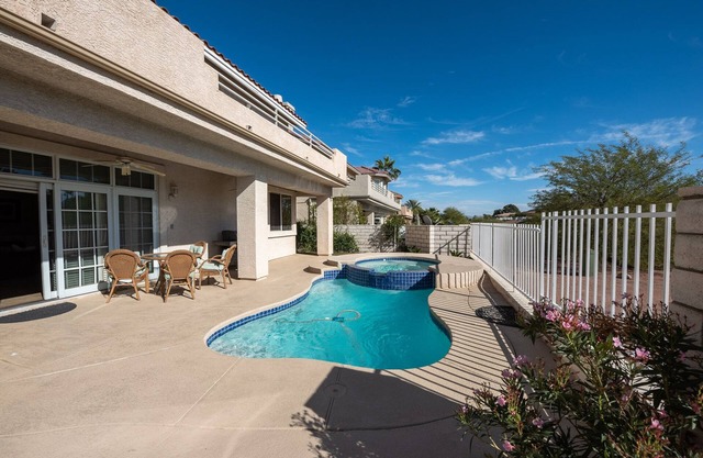 Large Luxurious Estate on Golf Course w/pool/spa in Gated Community