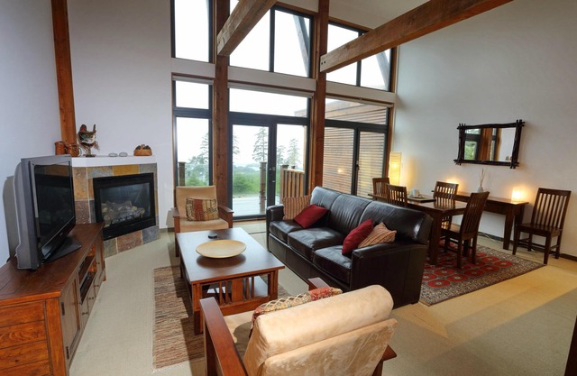 Large & Luxurious Oceanview Villa - Pacific Rim Retreat
