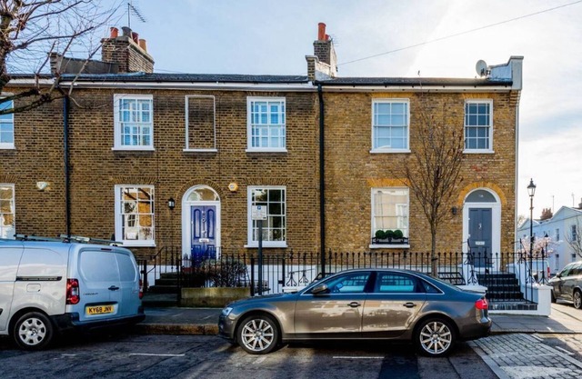 Large Luxury House With Private South Facing Garden - can Sleep 8