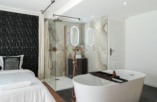 Large luxury studio by the sea